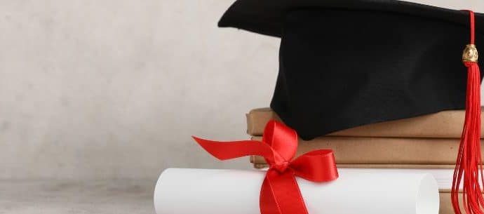 Advanced Hypnotherapy Practitioner Training: illustration of a mortar board and rolled diploma
